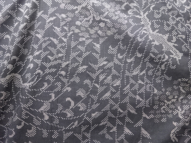  抽象枝葉模様織り出し本場泥大島紬着物(5マルキ)